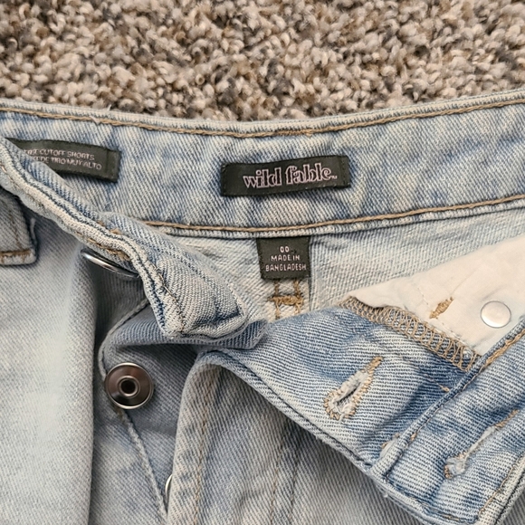 Super-High Rise Cut Off Shorts - Picture 3 of 3